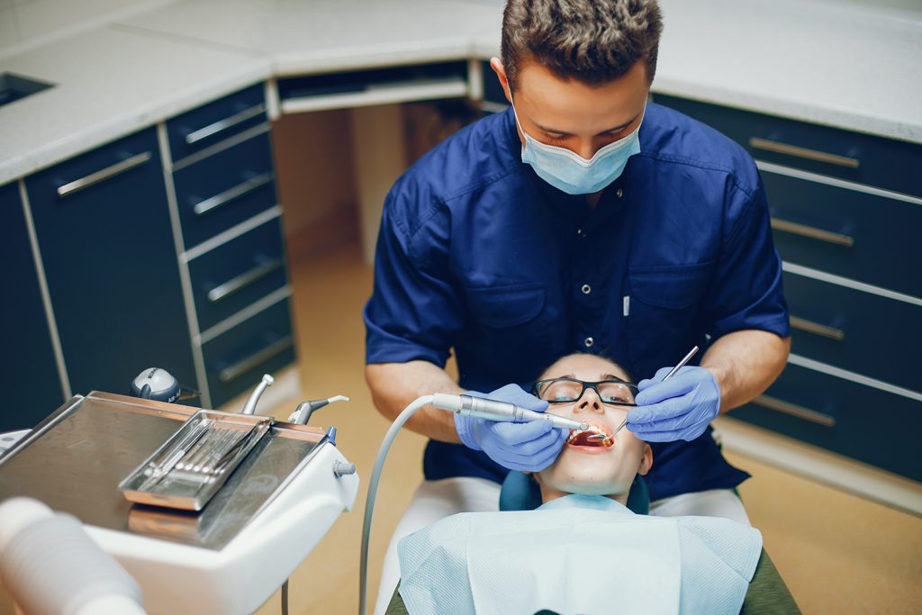 لیست بهترین دندانپزشکان مشهد + آدرس و شماره تماس